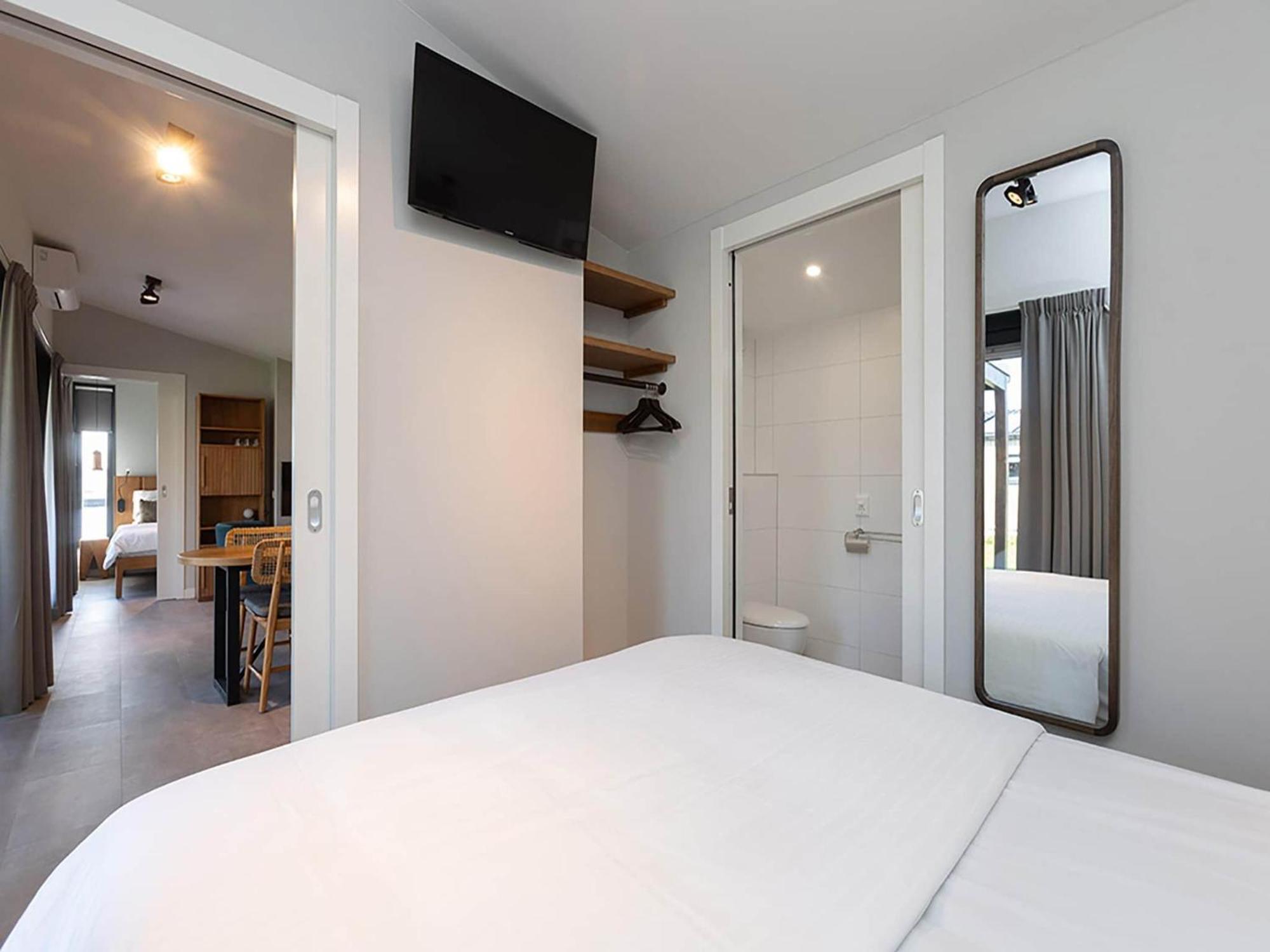Luxury Docklodge On The Water Delfstrahuizen Exterior foto